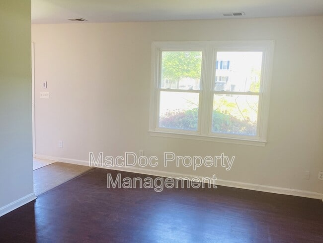 Building Photo - 298 Red Oak Dr