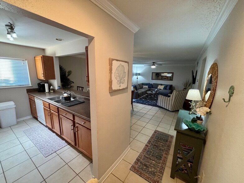 Building Photo - 1866 Toucan Way