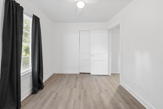 Building Photo - 324 Dixie St