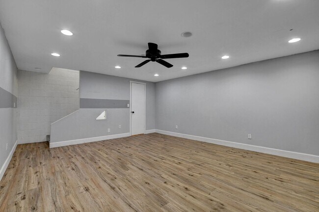 Building Photo - UNIQUE SINGLE FAMILY HOME! - No HOA, Car Lift, RV Parking and Nice Backyard