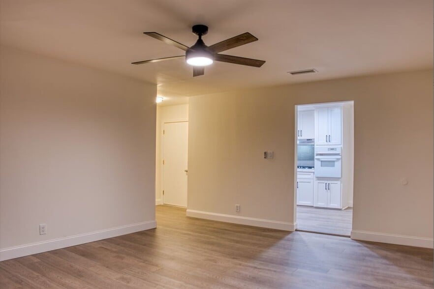 Building Photo - 1009 E Alexander Ave