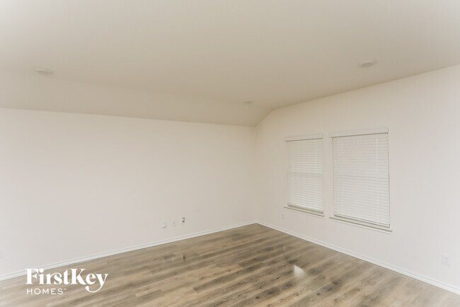 Building Photo - 2481 Conklin Dr