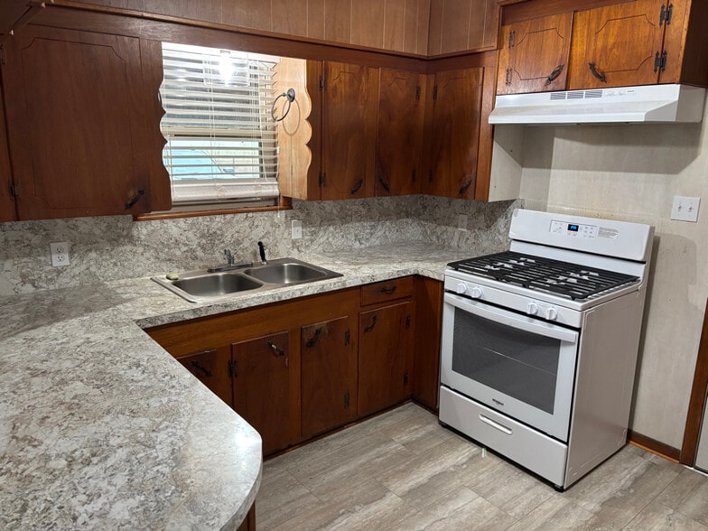 Building Photo - 9925 Muskrat Rd