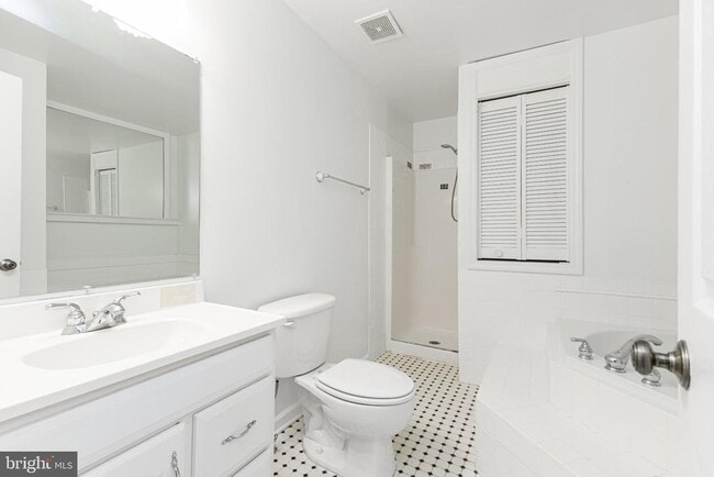 Building Photo - 7438 Emerald Dr