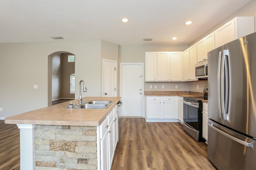 Building Photo - 3740 Briar Ln