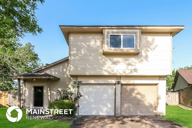 Building Photo - 15703 Baybriar Dr