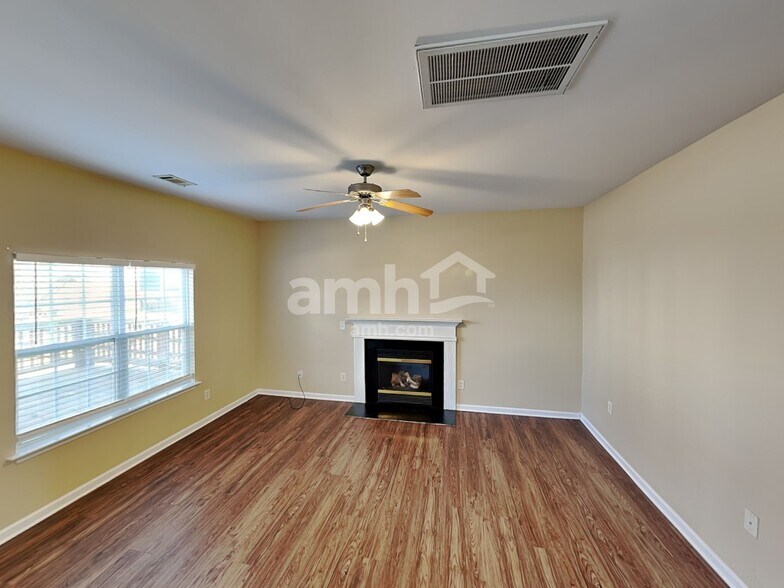 Building Photo - 112 Dunnell Rd