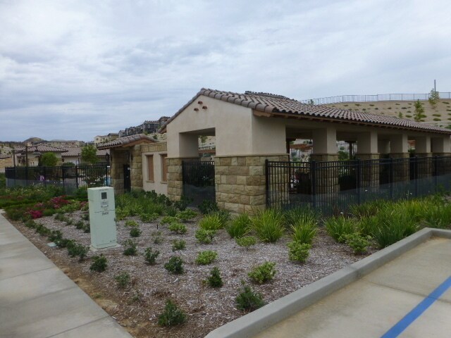Building Photo - 4-Bedroom Home with Solar, Loft, and Gated Community Amenities in Valencia!