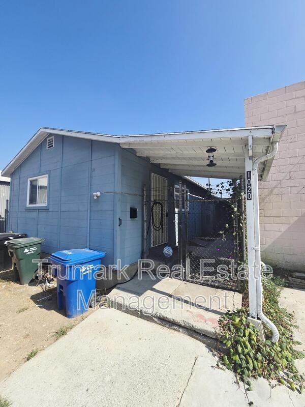 Building Photo - 1020 S Gerhart Ave
