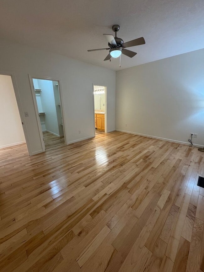 Building Photo - 3 Bedroom 2 Bath at Astoria