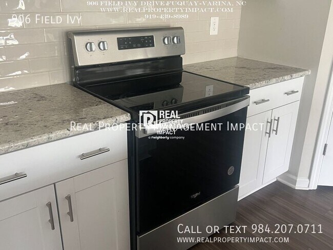 Building Photo - 906 Field Ivy Dr