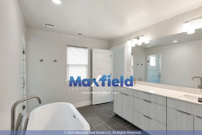 Building Photo - MODERN TWIN HOME - 4 BD 3.5 BA 2 GA - EV Friendly North Sale Lake /Bountiful Area