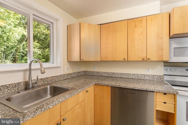 Building Photo - 6221 Walhonding Rd