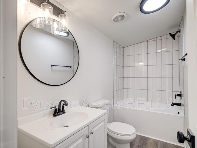 Building Photo - 403 N Walnut St