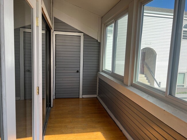 Building Photo - Spacious 3 Bed, 2 Full Bath Townhome near the Highline Canel!