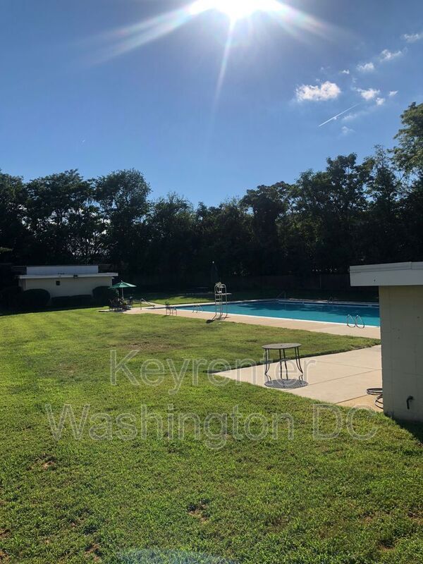 Building Photo - 1001 Chillum Rd
