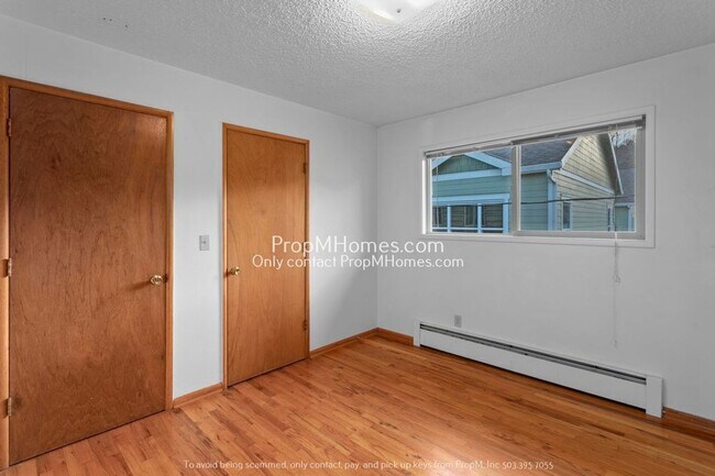Building Photo - Updated One Bedroom Condo Within Walking D...