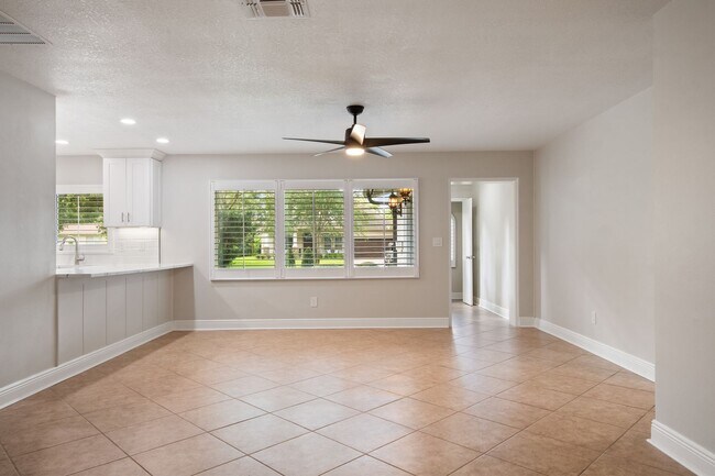 Building Photo - Renovated Winter Park 32789 Home for Lease