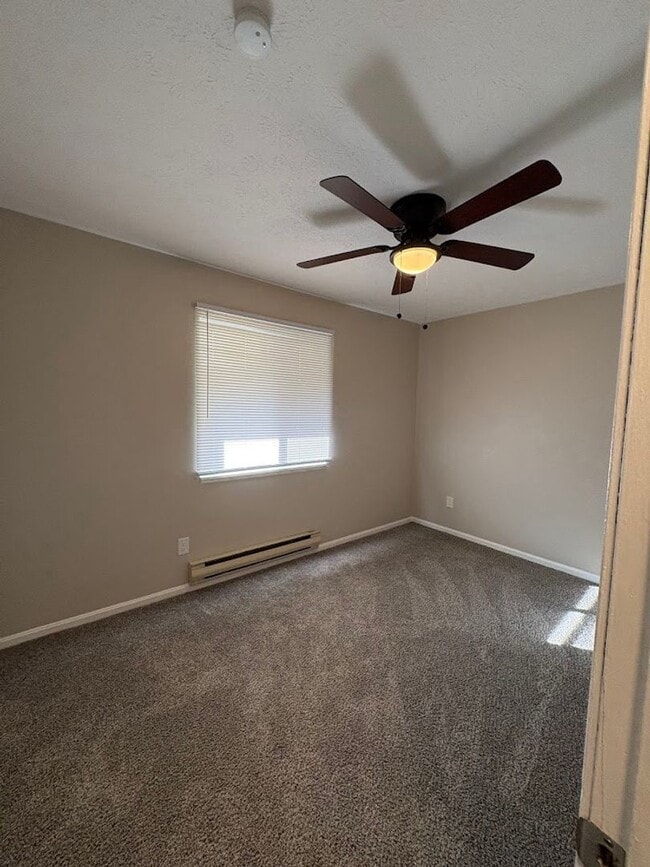 Building Photo - Three bedroom one bathroom townhouse for rent