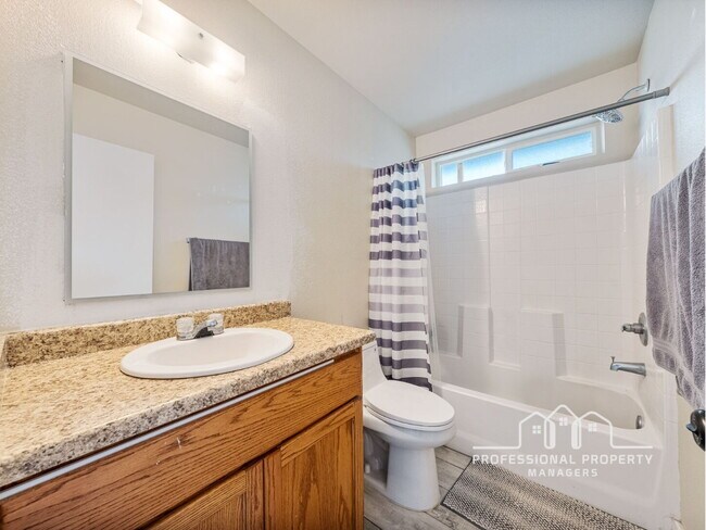 Building Photo - 3-bedroom, 2-bathroom home in Trail Estates