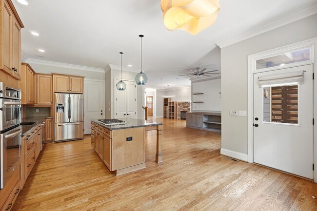 Building Photo - 520 Iverson Way