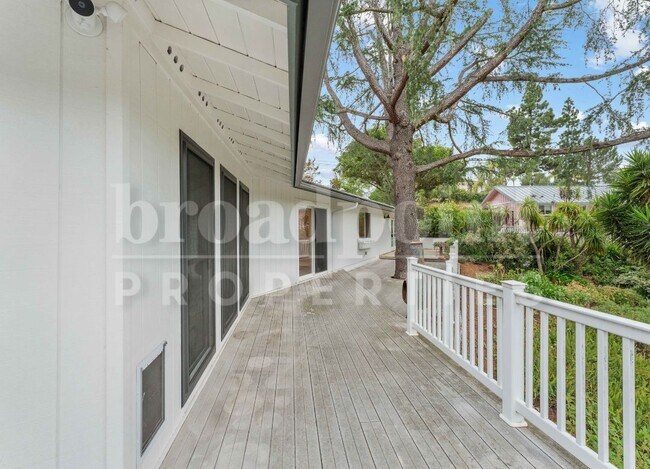 Building Photo - 2113 Sleepy Hollow Rd