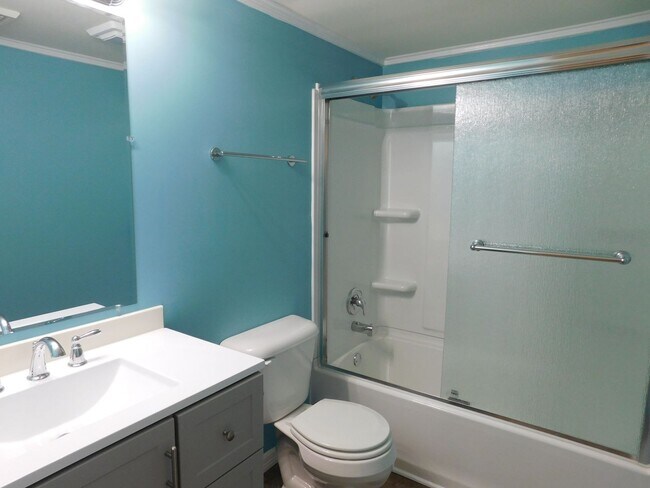 Building Photo - 423 Bouy St