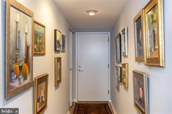 Building Photo - Bi-Level Penthouse with 3 Balconies & Delaware River Views | 3 Bed, 3 Bath | Society Hill