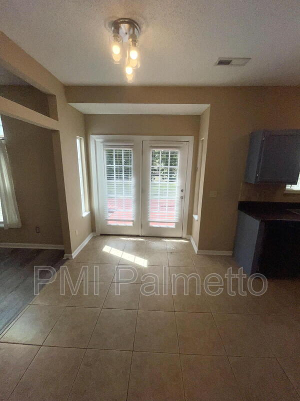 Building Photo - 116 S Mercer Dr