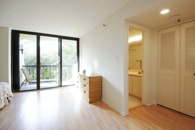 Building Photo - 2450 Presidential Way