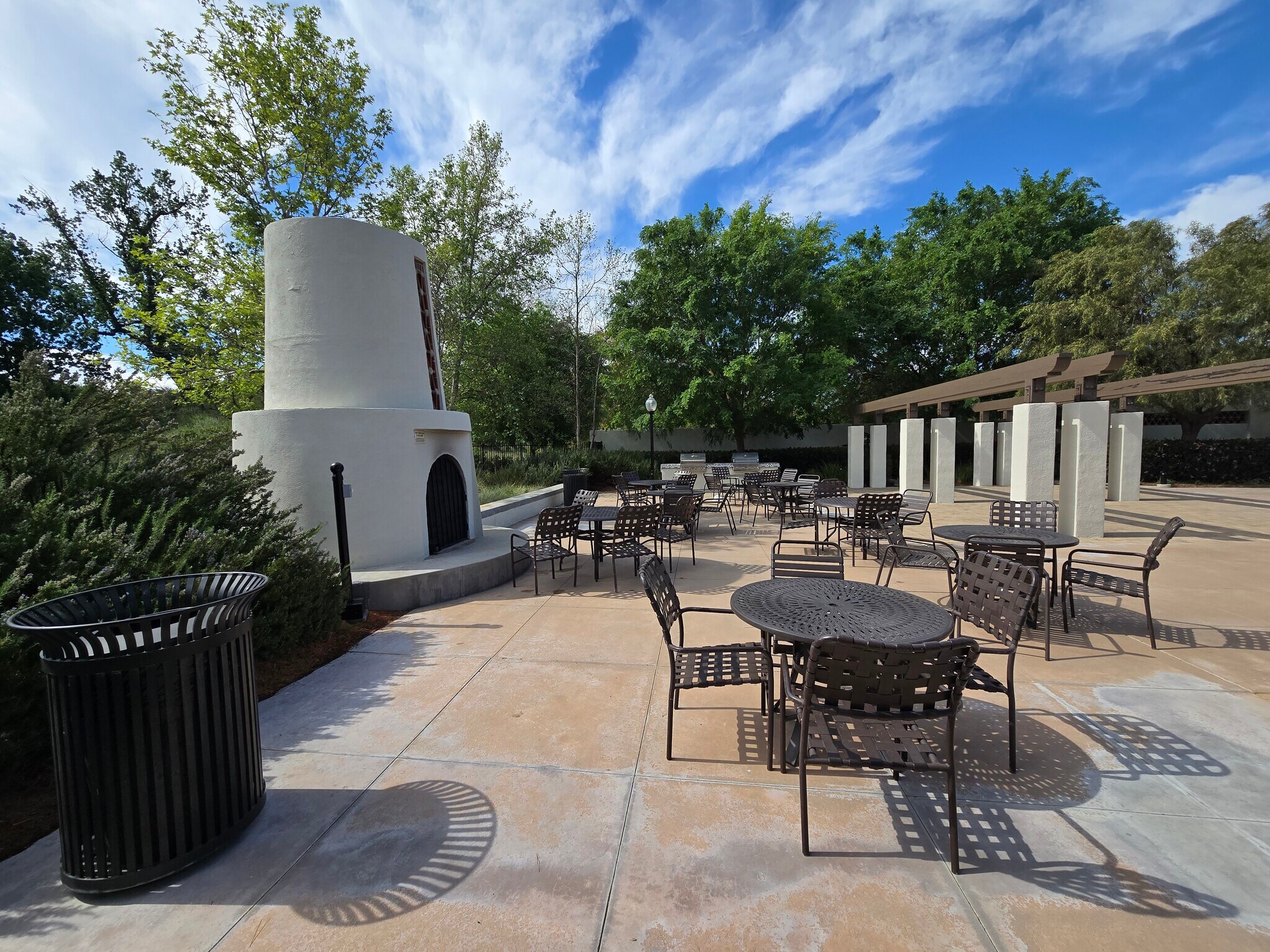 Building Photo - 27014 Carmelita Dr