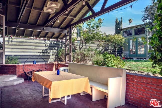 Building Photo - 1480 N Mentor Ave