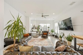 Building Photo - 3002 Zenia Dr