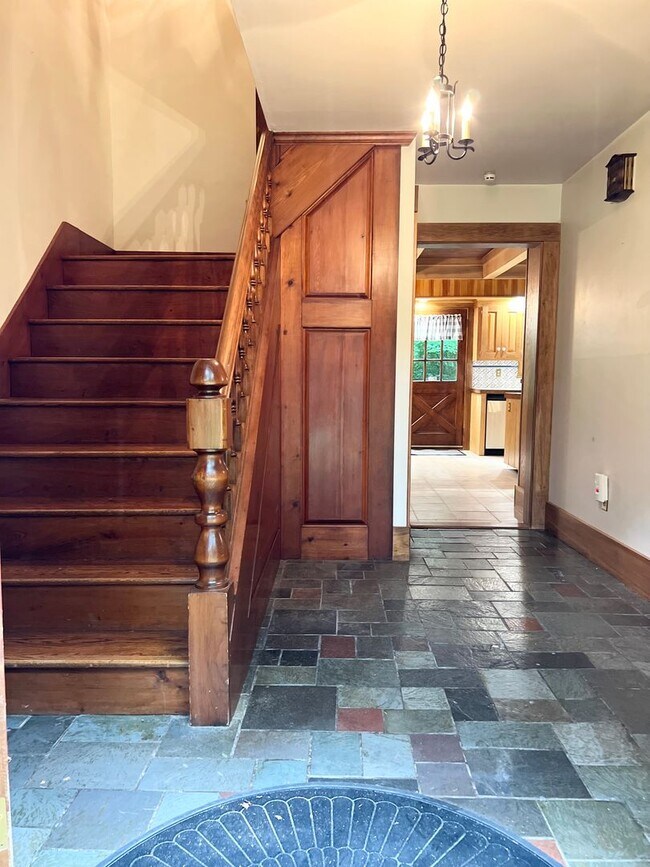 Building Photo - Private single family home for rent in East haddam