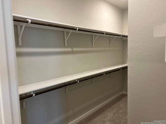 Building Photo - 121 Nespral Dr