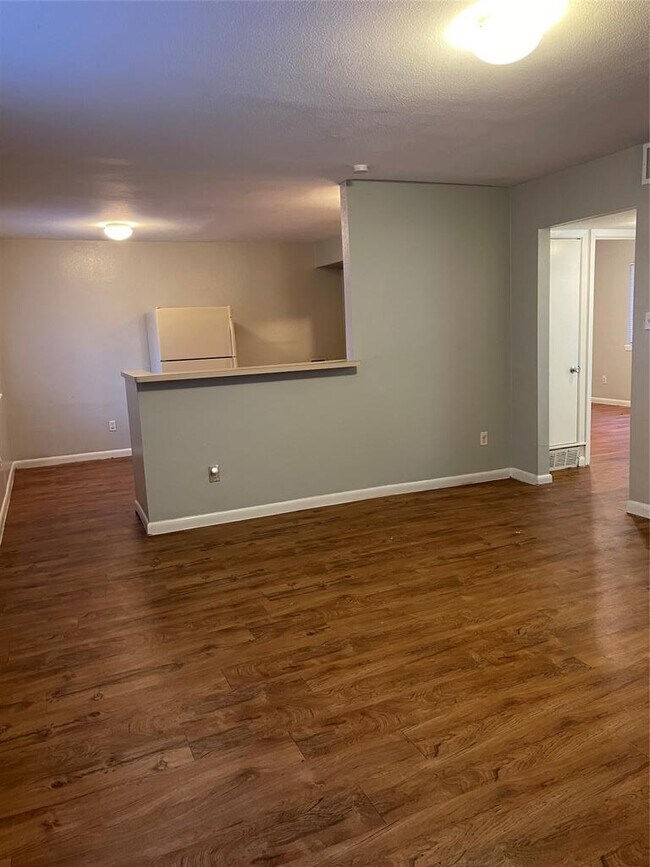 Building Photo - 7206 Twin Crest Dr