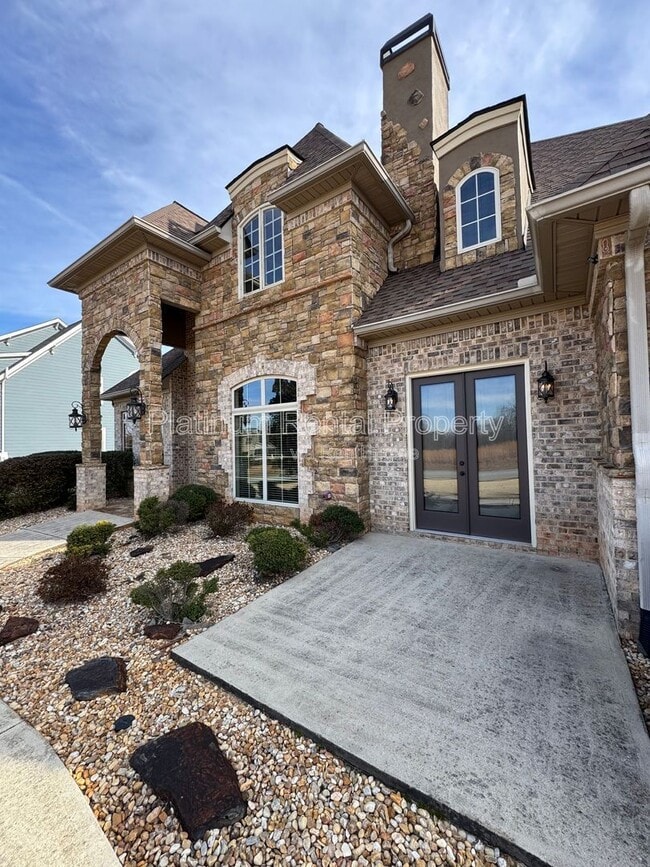 Building Photo - 1811 Traditions Way