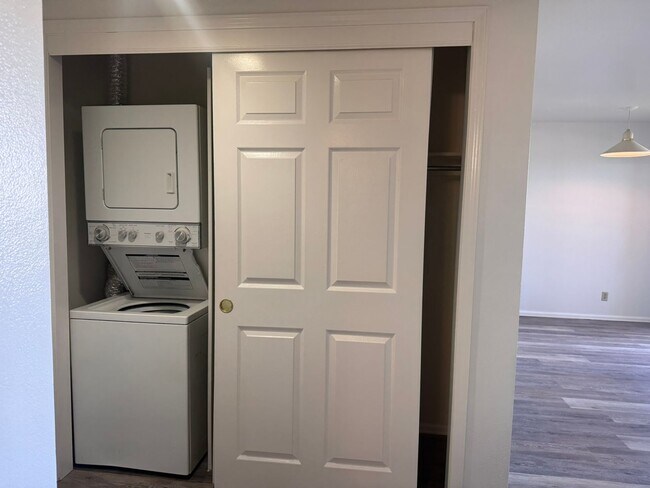 Building Photo - Horizon Towers 2Bed 2Bath Condo!!!