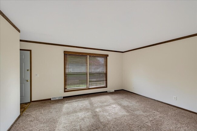 Building Photo - 1806 Golden Oak Ln