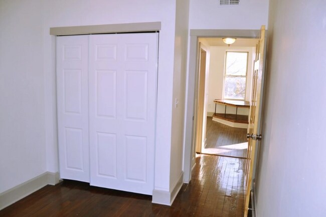 Building Photo - 445 W McMicken Ave