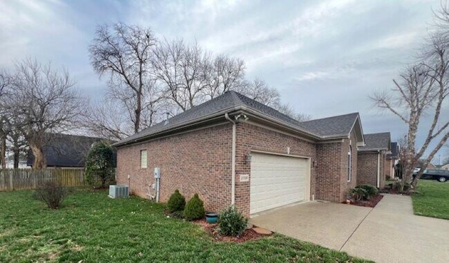 Building Photo - 2708 Pointe Ct