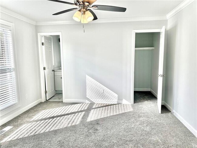 Building Photo - 312 Woodmont Ct