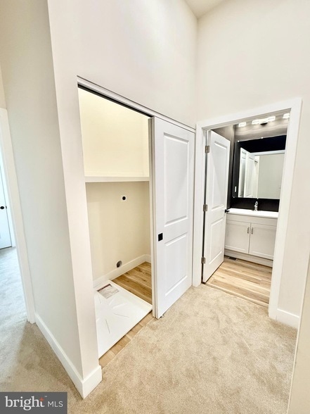 Building Photo - 151 N York St