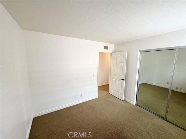 Building Photo - 10 Wickland