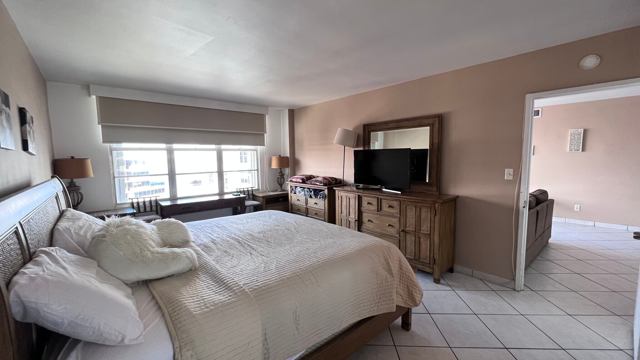 Building Photo - 5161 Collins Ave