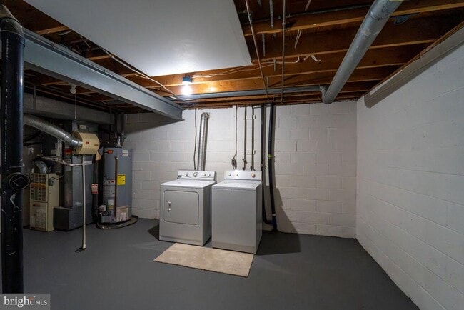 Building Photo - 2055 Pilgrim Dr