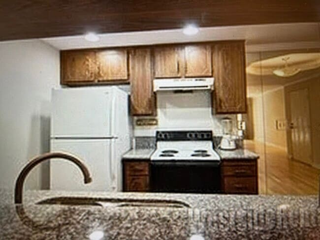 Building Photo - 1230 Horn Ave