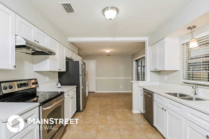 Building Photo - 1110 Londonwood St