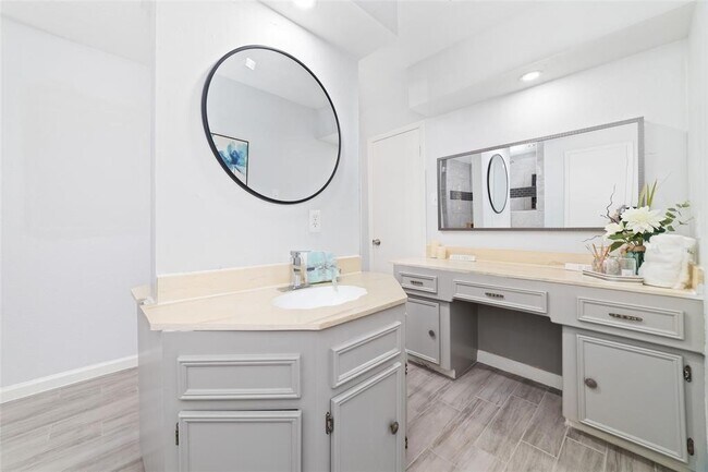 Building Photo - 22122 Woodrose Dr