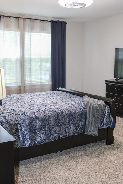 Building Photo - 7801 Rushmore Ave NE